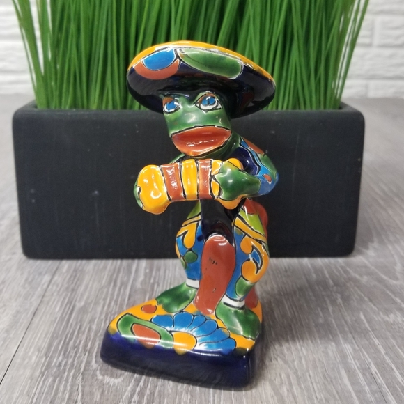 Mexican frog playing accordion decor - Picture 1 of 8